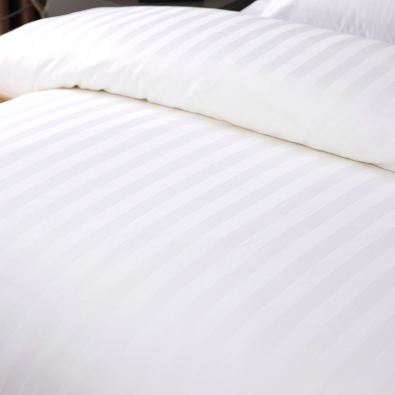 ست روتختی اتاق خواب هتلی 100% پنبه ای 3 سانتی متری راه راه سفید ساده 6080S ست روتختی اتاق خواب هتلی 100% پنبه ای 3 سانتی متری راه راه سفید ساده 6080S