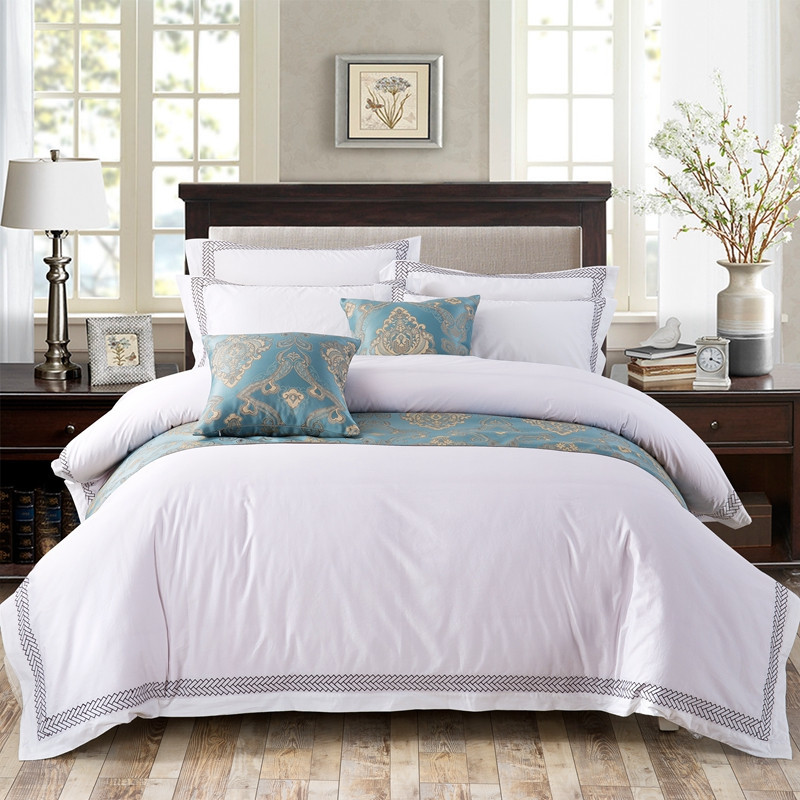 سرویس خواب 6080S سفید 100% پنبه پیکان گلدوزی شده هتلی روتختی اتاق خواب