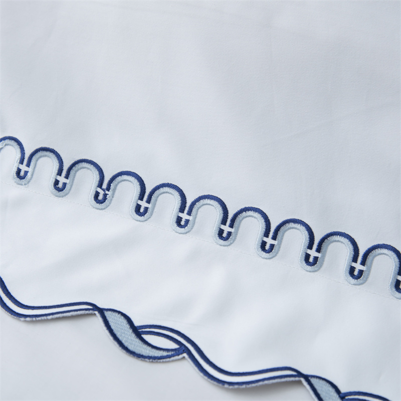 سرویس روتختی ساتین نخی 350TC طرح برش گلدوزی نفیس سرویس روتختی ساتین نخی 350TC طرح برش گلدوزی نفیس