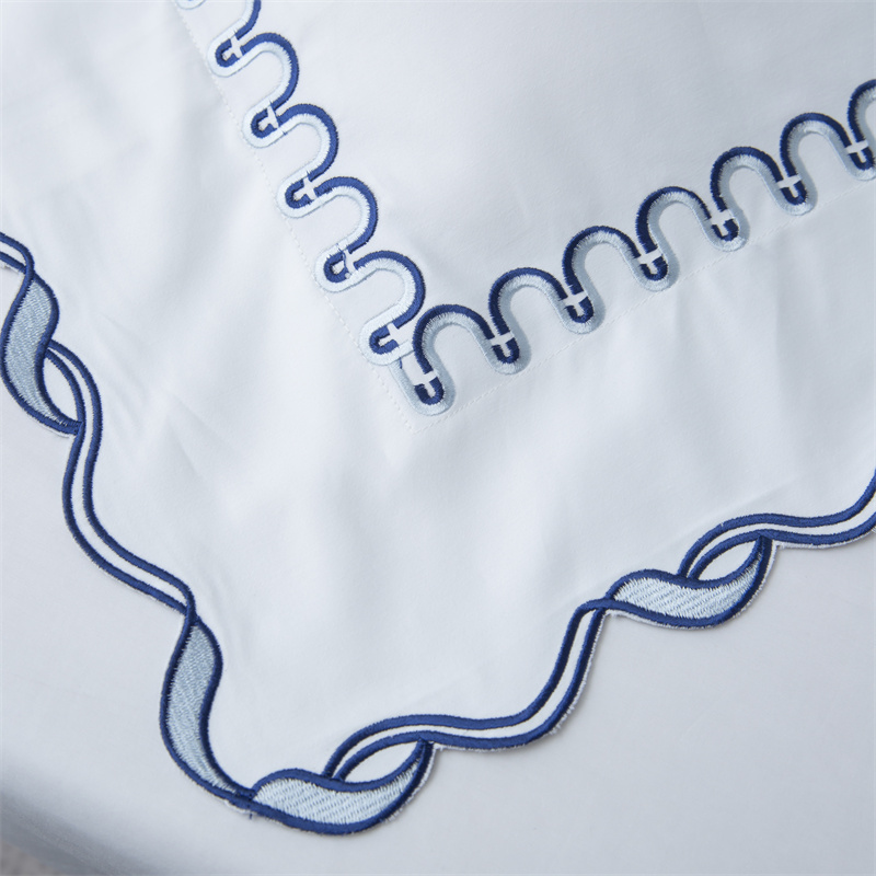 سرویس روتختی ساتین نخی 350TC طرح برش گلدوزی نفیس سرویس روتختی ساتین نخی 350TC طرح برش گلدوزی نفیس