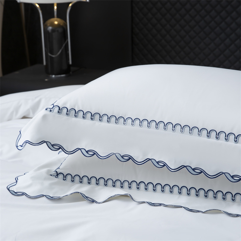 سرویس روتختی ساتین نخی 350TC طرح برش گلدوزی نفیس سرویس روتختی ساتین نخی 350TC طرح برش گلدوزی نفیس