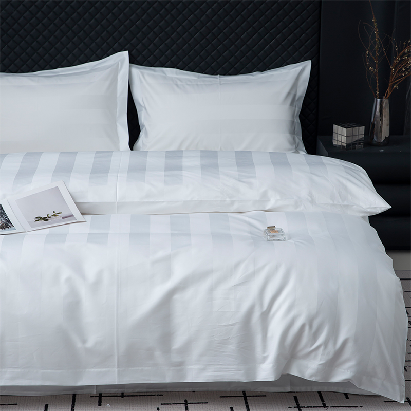 سرویس خواب هتلی پنج ستاره 7 سانتی متری ساتین استریپ ساده سفید 750TC 100% پنبه ای سرویس خواب هتلی پنج ستاره 7 سانتی متری ساتین استریپ ساده سفید 750TC 100% پنبه ای