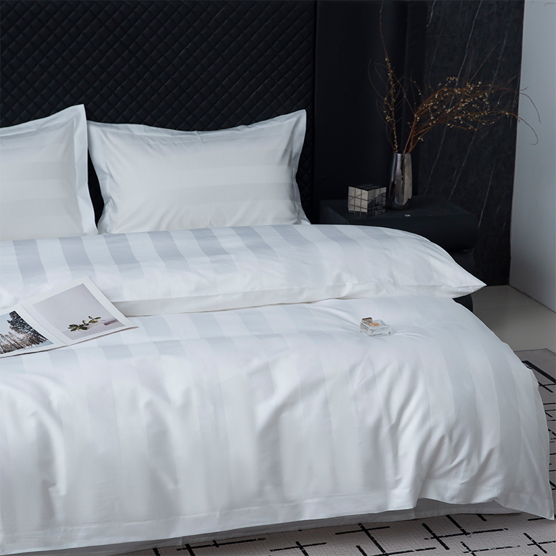 سرویس خواب هتلی پنج ستاره 7 سانتی متری ساتین استریپ ساده سفید 750TC 100% پنبه ای سرویس خواب هتلی پنج ستاره 7 سانتی متری ساتین استریپ ساده سفید 750TC 100% پنبه ای