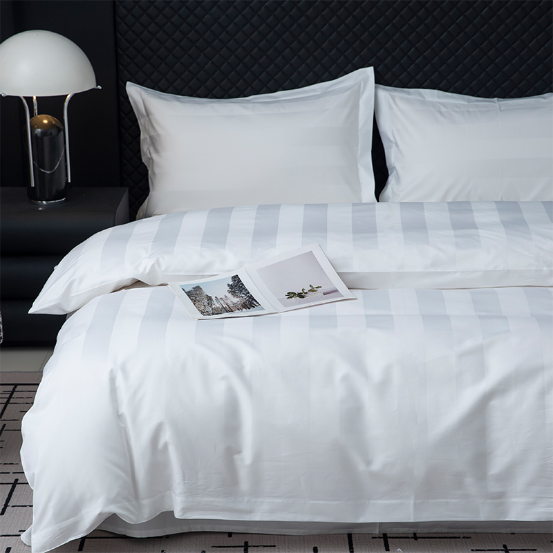 سرویس خواب هتلی پنج ستاره 7 سانتی متری ساتین استریپ ساده سفید 750TC 100% پنبه ای سرویس خواب هتلی پنج ستاره 7 سانتی متری ساتین استریپ ساده سفید 750TC 100% پنبه ای