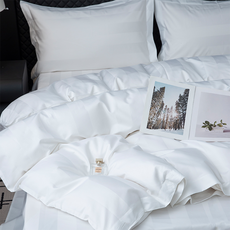 سرویس خواب هتلی پنج ستاره 7 سانتی متری ساتین استریپ ساده سفید 750TC 100% پنبه ای سرویس خواب هتلی پنج ستاره 7 سانتی متری ساتین استریپ ساده سفید 750TC 100% پنبه ای