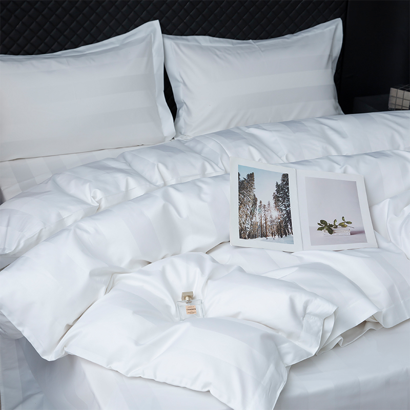 سرویس خواب هتلی پنج ستاره 7 سانتی متری ساتین استریپ ساده سفید 750TC 100% پنبه ای سرویس خواب هتلی پنج ستاره 7 سانتی متری ساتین استریپ ساده سفید 750TC 100% پنبه ای