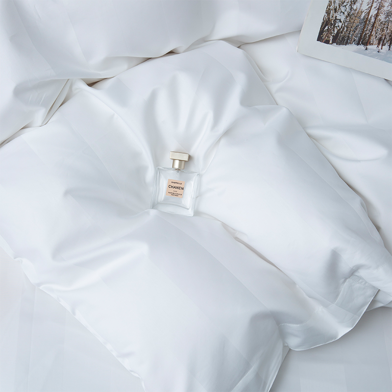 سرویس خواب هتلی پنج ستاره 7 سانتی متری ساتین استریپ ساده سفید 750TC 100% پنبه ای سرویس خواب هتلی پنج ستاره 7 سانتی متری ساتین استریپ ساده سفید 750TC 100% پنبه ای